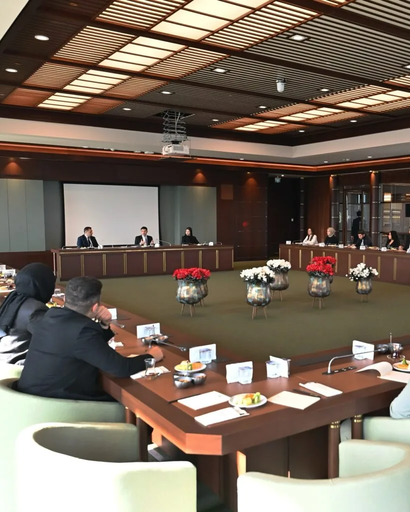 Toplantı salonunda istişare