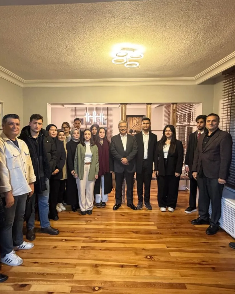Gençlik buluşmasında toplu fotoğraf