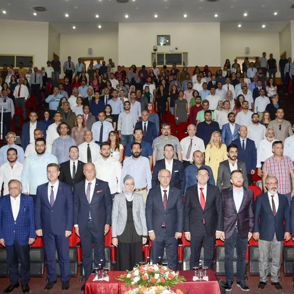 Bayraklarla gençlik buluşması